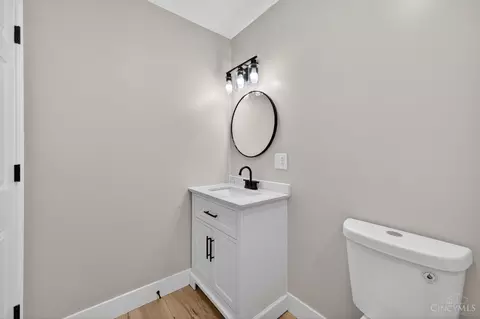 Bath - 6781 Somerset Dr, Cincinnati, OH 45224 photo 5 of 9