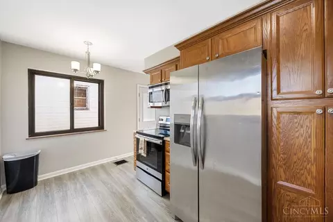 1144 Hempstead Dr, Cincinnati, OH 45231 photo 9