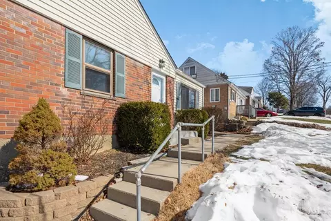 1144 Hempstead Dr, Cincinnati, OH 45231 photo 3