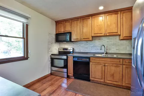 Kitchen - 57 Landis Cir, Millville, OH 45013 photo 4 of 4
