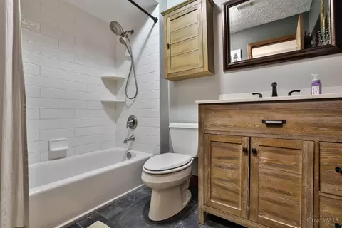 Bath - 57 Landis Cir, Millville, OH 45013 photo 2 of 3