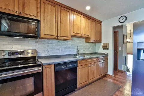Kitchen - 57 Landis Cir, Millville, OH 45013 photo 2 of 4
