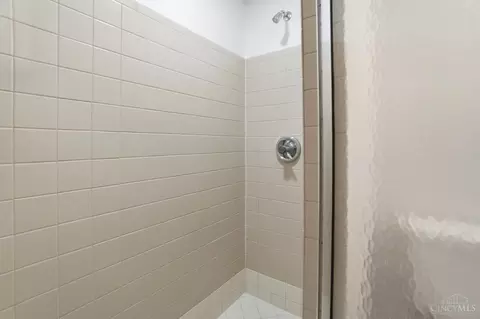 Bath - 673 Brandy Way, Cincinnati, OH 45244 photo 9 of 9