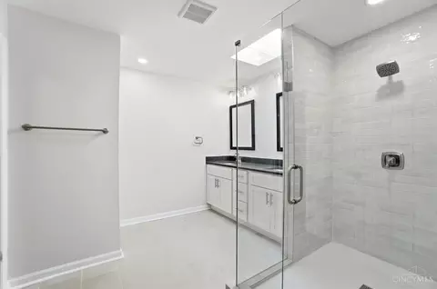 Bath - 673 Brandy Way, Cincinnati, OH 45244 photo 2 of 9