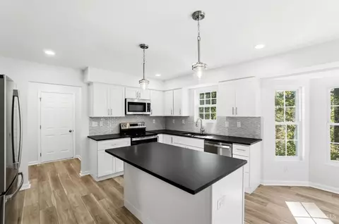 Kitchen - 673 Brandy Way, Cincinnati, OH 45244 photo 4 of 5