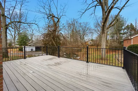 Exterior - 1090 Galbraith Rd, Cincinnati, OH 45231 photo 3 of 6