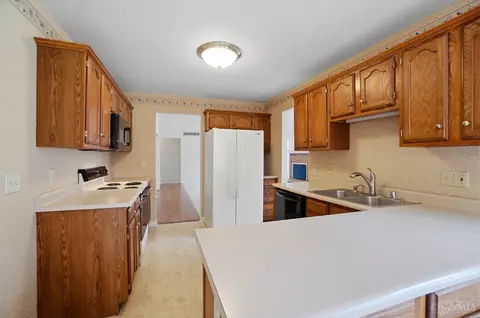 Kitchen - 1090 Galbraith Rd, Cincinnati, OH 45231 photo 1 of 3