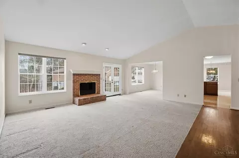 Living - 1090 Galbraith Rd, Cincinnati, OH 45231 photo 3 of 4