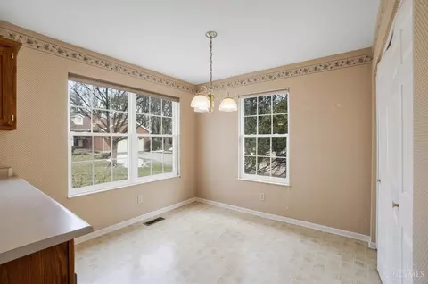 Dining - 1090 Galbraith Rd, Cincinnati, OH 45231 photo 1 of 1