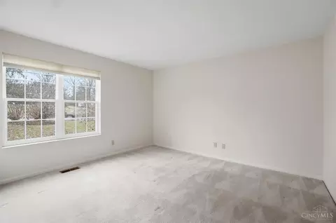 Bedroom - 1090 Galbraith Rd, Cincinnati, OH 45231 photo 3 of 5