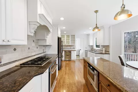 Kitchen - 9933 Hampstead Ct, West Chester, OH 45241 photo 2 of 8