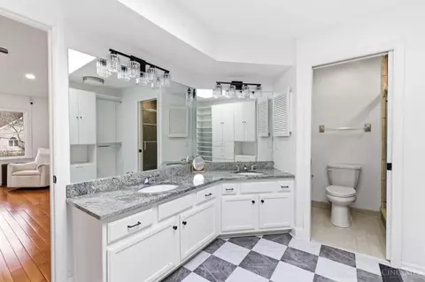 Bath - 9933 Hampstead Ct, West Chester, OH 45241 photo 2 of 7