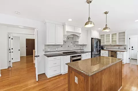 Kitchen - 9933 Hampstead Ct, West Chester, OH 45241 photo 4 of 8