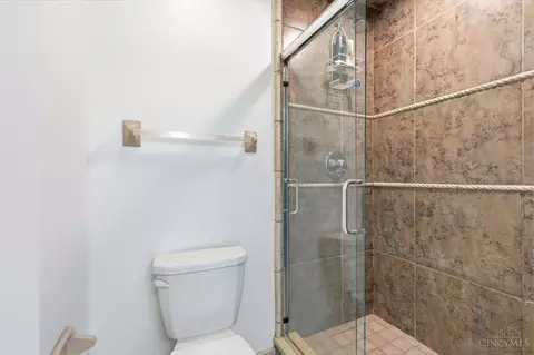 Bath - 9933 Hampstead Ct, West Chester, OH 45241 photo 3 of 7