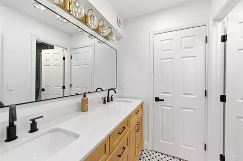 Bath - 9933 Hampstead Ct, West Chester, OH 45241 photo 6 of 7