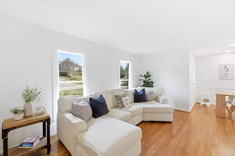 Living - 9933 Hampstead Ct, West Chester, OH 45241 photo 1 of 2