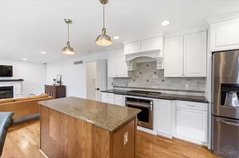 Kitchen - 9933 Hampstead Ct, West Chester, OH 45241 photo 3 of 8