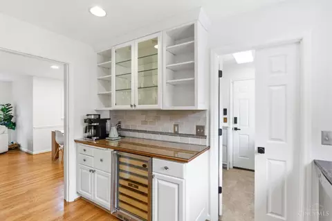 Kitchen - 9933 Hampstead Ct, West Chester, OH 45241 photo 7 of 8