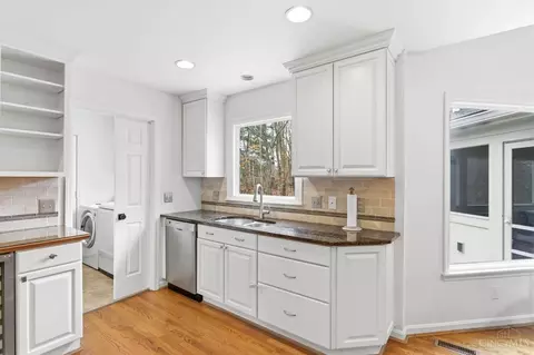 Kitchen - 9933 Hampstead Ct, West Chester, OH 45241 photo 6 of 8