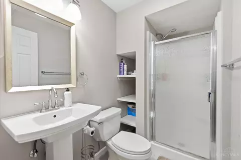 Bath - 9933 Hampstead Ct, West Chester, OH 45241 photo 7 of 7