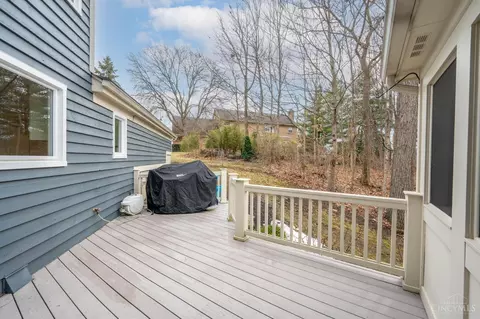Exterior - 9933 Hampstead Ct, West Chester, OH 45241 photo 5 of 10