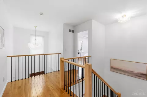 Entry Way - 9933 Hampstead Ct, West Chester, OH 45241 photo 4 of 6