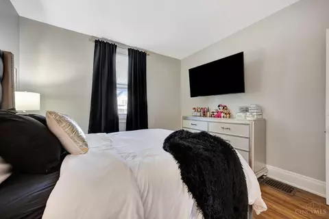 Bedroom - 3831 Meyerfeld Ave, Cheviot, OH 45211 photo 2 of 3