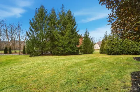 Exterior - 961 River Forest Dr, Hamilton Township, OH 45039 photo 11 of 12