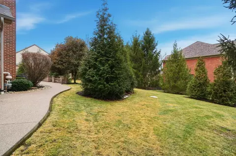 Exterior - 961 River Forest Dr, Hamilton Township, OH 45039 photo 10 of 12