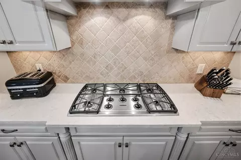 Kitchen - 961 River Forest Dr, Hamilton Township, OH 45039 photo 9 of 11