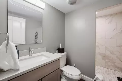 Bath - 961 River Forest Dr, Hamilton Township, OH 45039 photo 9 of 10