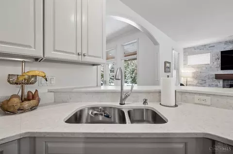 Kitchen - 961 River Forest Dr, Hamilton Township, OH 45039 photo 7 of 11