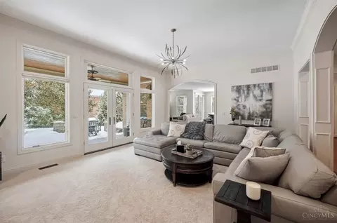 Living - 961 River Forest Dr, Hamilton Township, OH 45039 photo 1 of 8