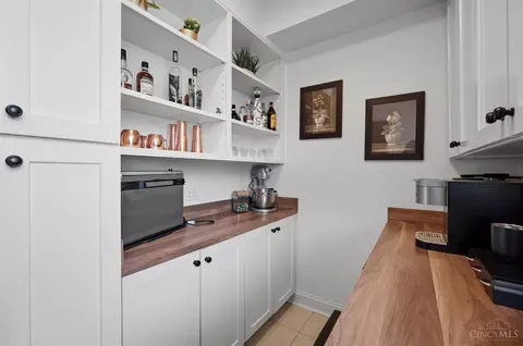 Kitchen - 961 River Forest Dr, Hamilton Township, OH 45039 photo 11 of 11