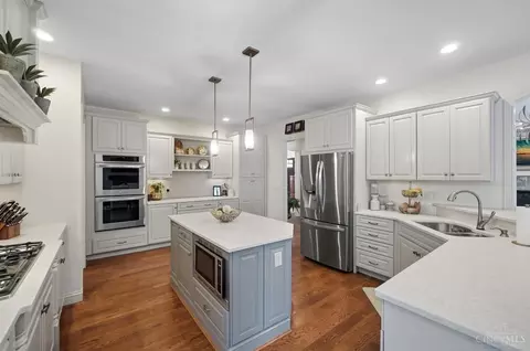 Kitchen - 961 River Forest Dr, Hamilton Township, OH 45039 photo 3 of 11