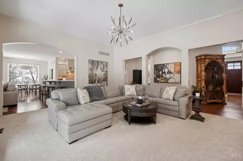 Living - 961 River Forest Dr, Hamilton Township, OH 45039 photo 2 of 8