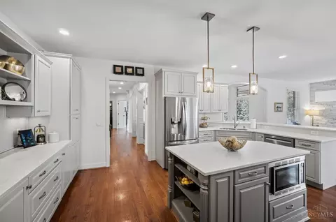 Kitchen - 961 River Forest Dr, Hamilton Township, OH 45039 photo 5 of 11