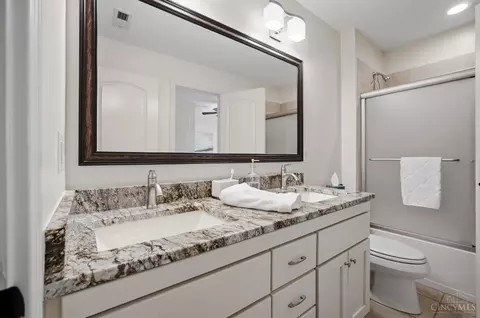 Bath - 961 River Forest Dr, Hamilton Township, OH 45039 photo 8 of 10