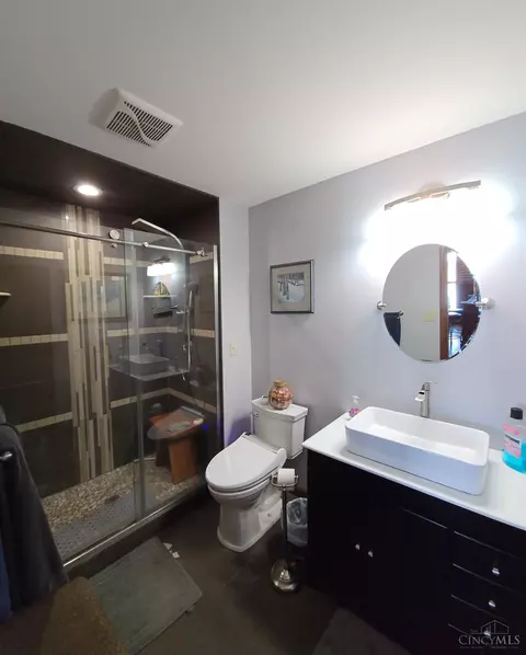 Bath - 548 Shultz Dr, Hamilton, OH 45013 photo 1 of 5