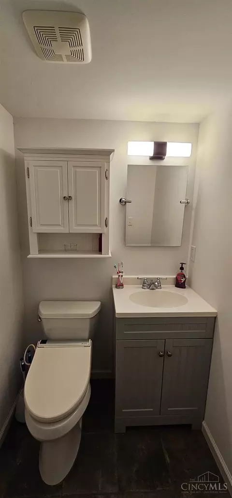 Bath - 548 Shultz Dr, Hamilton, OH 45013 photo 5 of 5