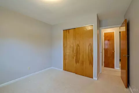 Bedroom - 8768 Cavalier Dr, Cincinnati, OH 45231 photo 6 of 8