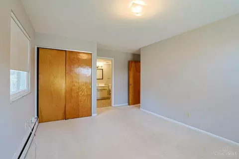 Bedroom - 8768 Cavalier Dr, Cincinnati, OH 45231 photo 2 of 8