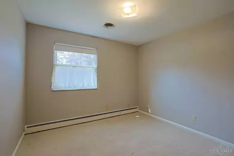 Bedroom - 8768 Cavalier Dr, Cincinnati, OH 45231 photo 5 of 8