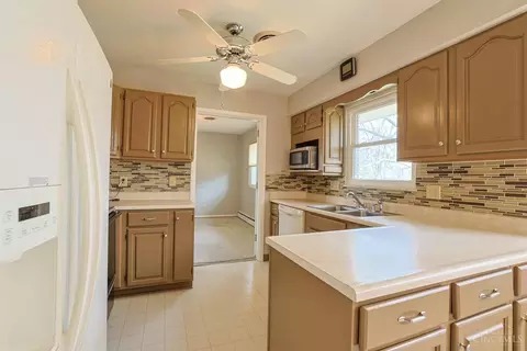Kitchen - 8768 Cavalier Dr, Cincinnati, OH 45231 photo 3 of 6