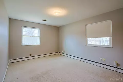 Bedroom - 8768 Cavalier Dr, Cincinnati, OH 45231 photo 1 of 8