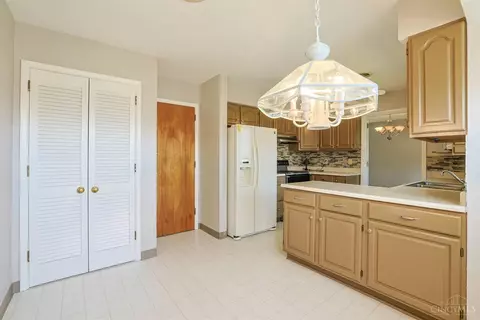 Kitchen - 8768 Cavalier Dr, Cincinnati, OH 45231 photo 6 of 6