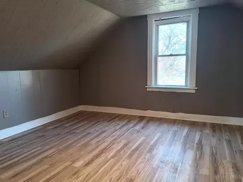 Bedroom - 1647 Dewey Ave, Cincinnati, OH 45205 photo 4 of 4