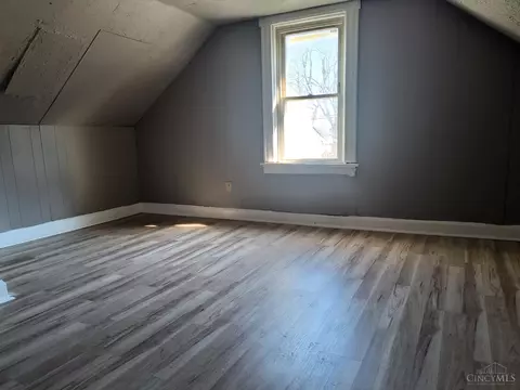 Bedroom - 1647 Dewey Ave, Cincinnati, OH 45205 photo 2 of 4