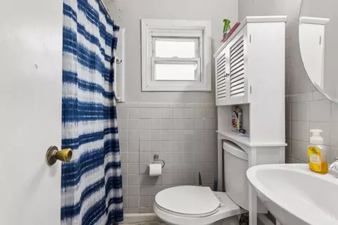 Bath - 306 Pearl St, Reading, OH 45215 photo 3 of 3