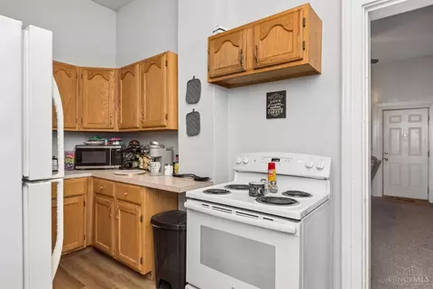 Kitchen - 306 Pearl St, Reading, OH 45215 photo 5 of 6